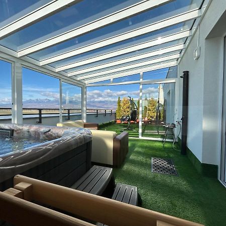 Tatra Billetee Apartman S Luxusnym Vyhladom Na Vysoketatry A Sukromnym Wellness Poprad Zewnętrze zdjęcie